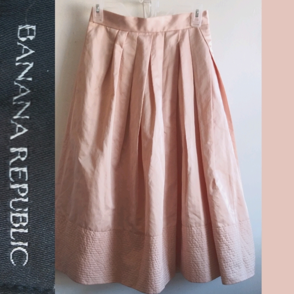 COPY - NWOT Banana Republic Midi Skirt · 0